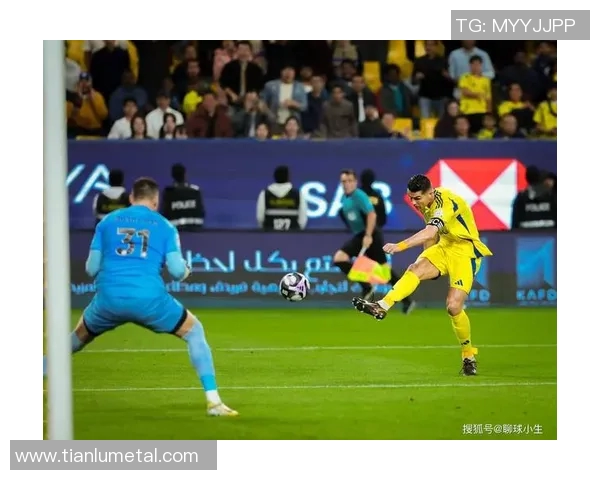 怀念足球巨星的辉煌岁月与永恒精神的追思 怀念足球巨星的辉煌岁月与永恒精神的追思