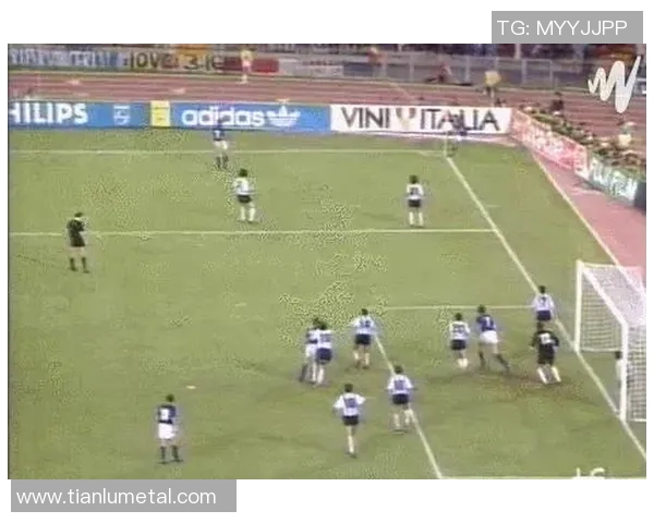 汤字开头的足球明星盘点及其在足球历史上的影响与成就分析