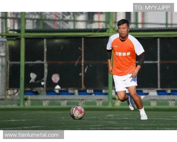 武汉足球明星赛精彩瞬间回顾与球员风采展示