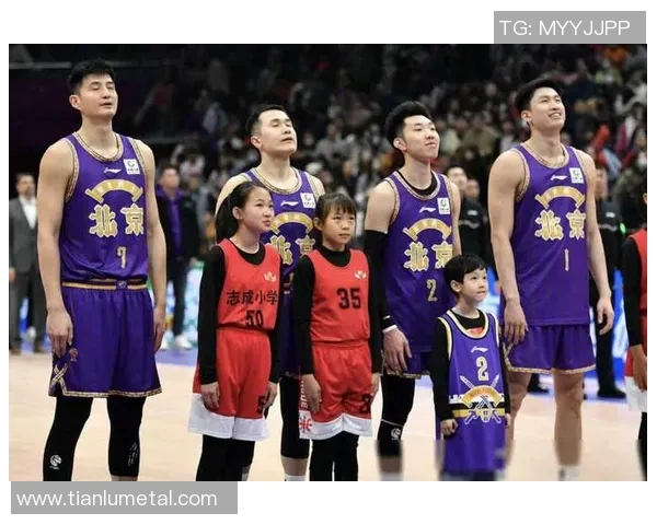 深圳篮球队在挑战赛中的默契配合与战术执行分析 深圳篮球队在挑战赛中的默契配合与战术执行分析