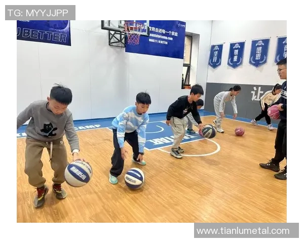 篮球新手必看:从力量训练到技巧提升的全面入门指南 篮球新手必看:从力量训练到技巧提升的全面入门指南